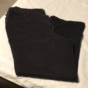 Lee relaxed fit size14Med black color straight leg has 5 pockets jeans